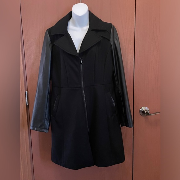 ⬇️ $25.00 ⬇️ Cleo Black Peacoat & scarf with Pleather Sleeves. - Picture 3 of 10